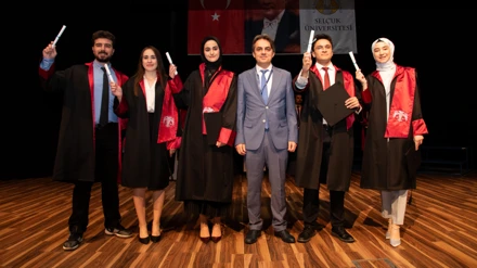 Selçuk Üniversitesinde genç hekimler diplomalarına kavuştu